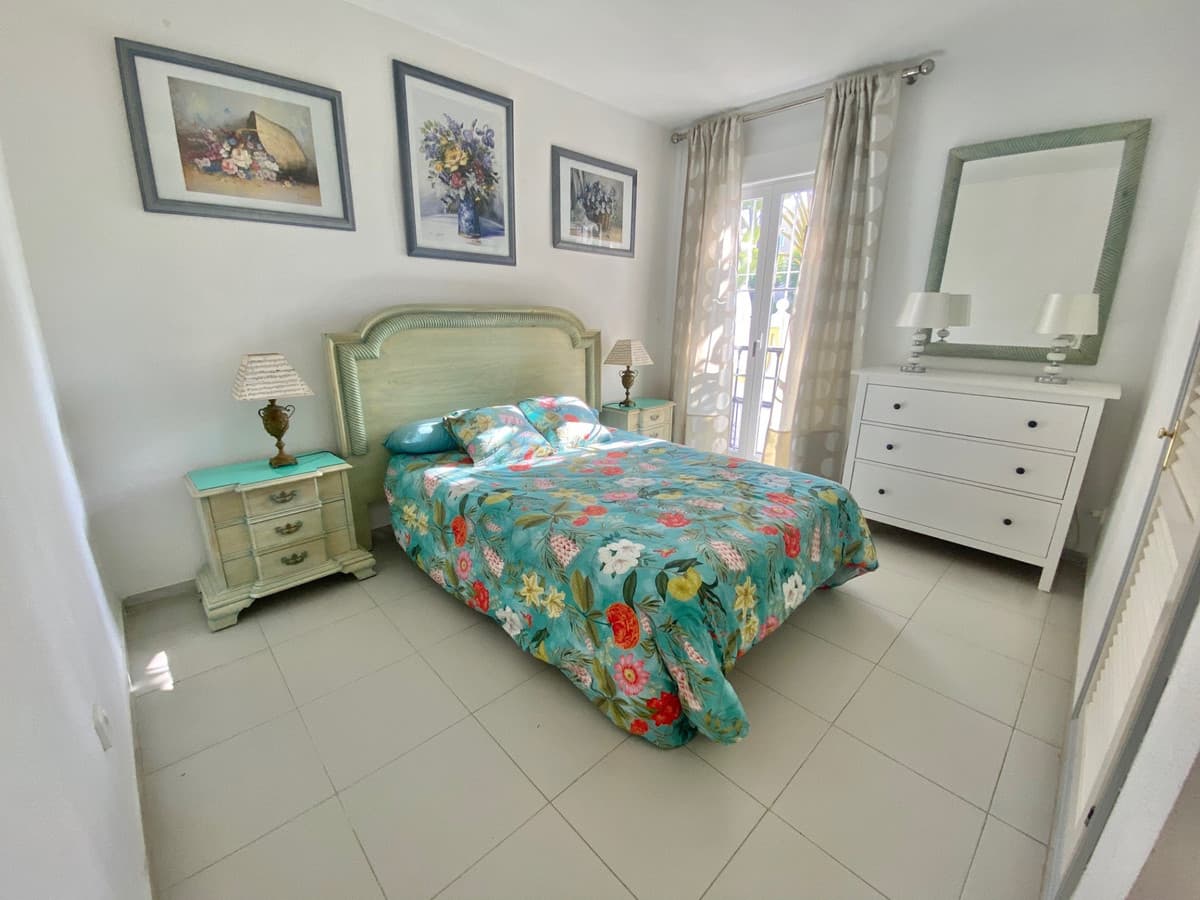 Middle Floor Apartment in Nagüeles — photo 7 of 10