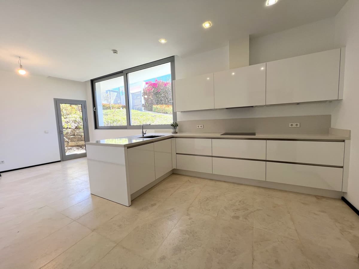 Townhouse in Sierra Blanca — photo 4 of 10
