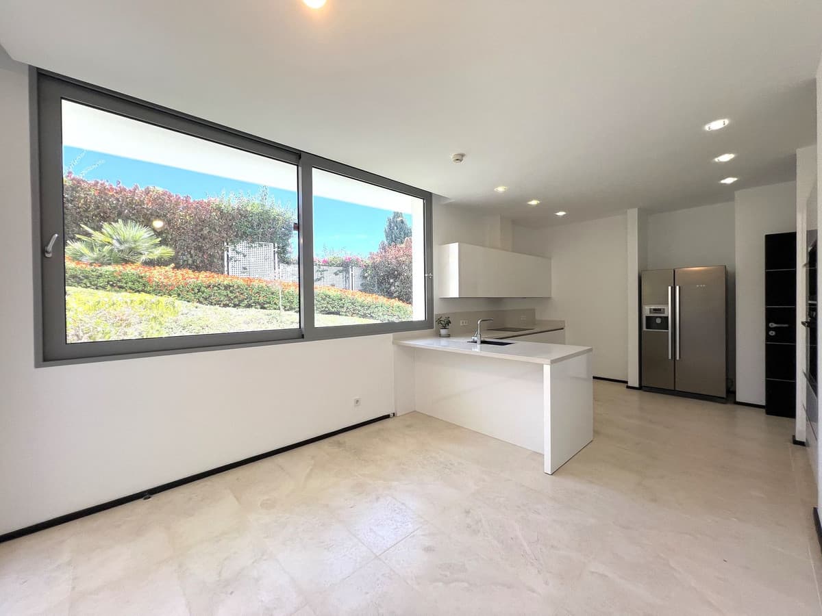 Townhouse in Sierra Blanca — photo 5 of 10