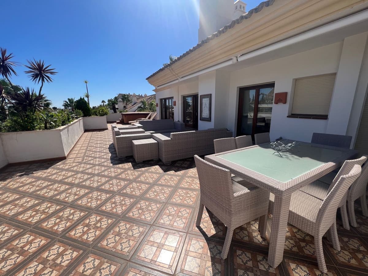 Penthouse Duplex in The Golden Mile — photo 4 of 10