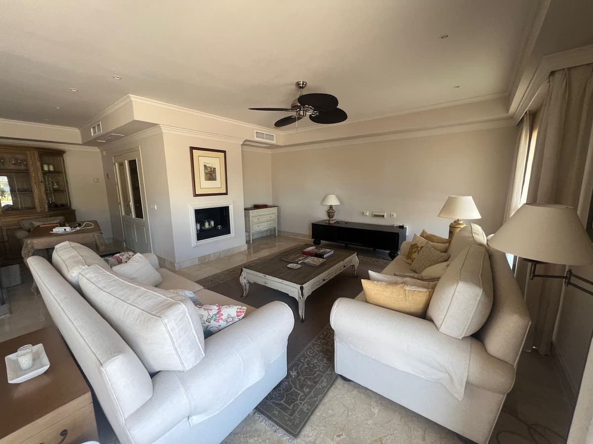 Penthouse Duplex in The Golden Mile — photo 9 of 10