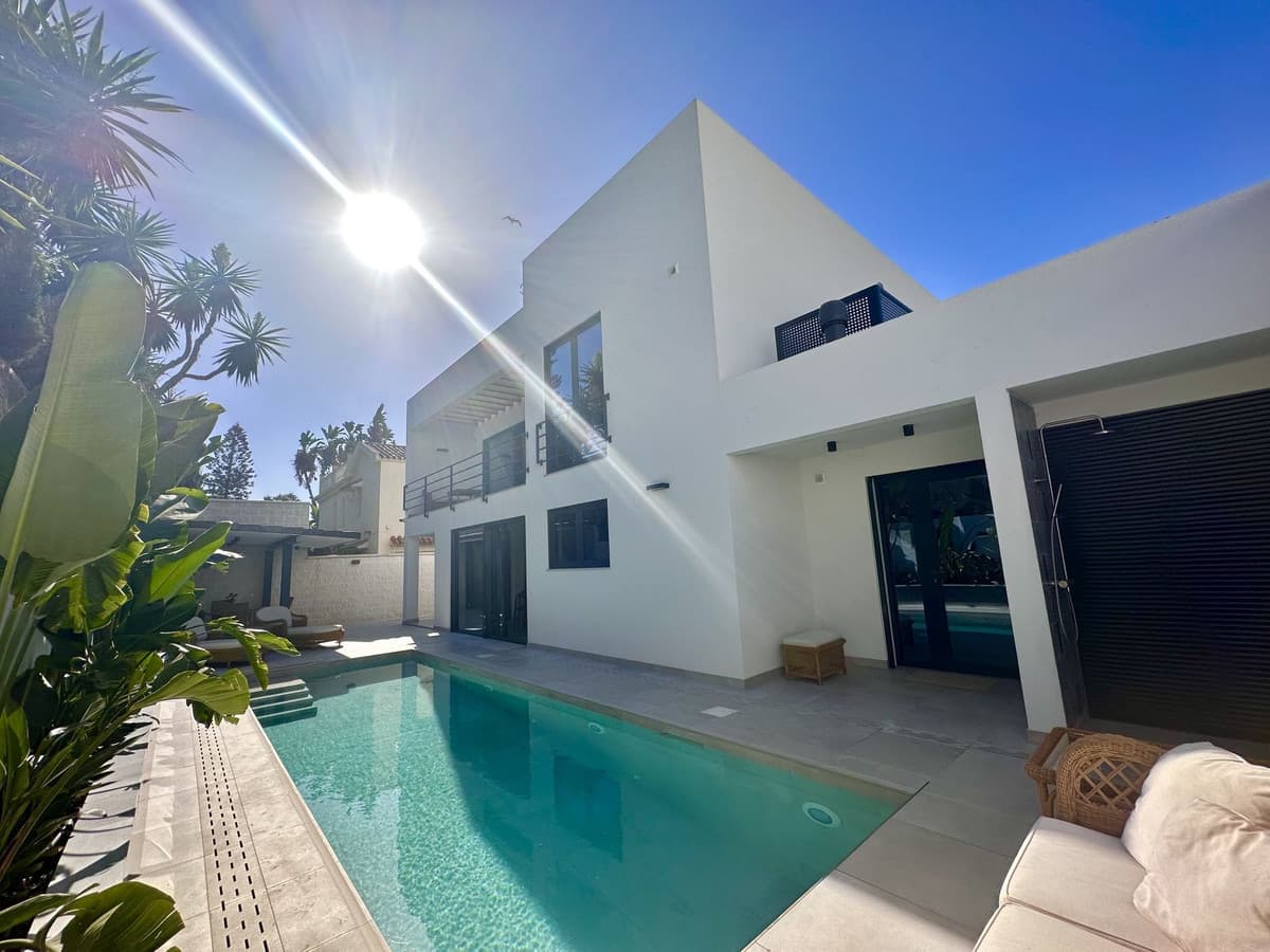 Detached Villa in Puerto Banús — photo 1 of 10
