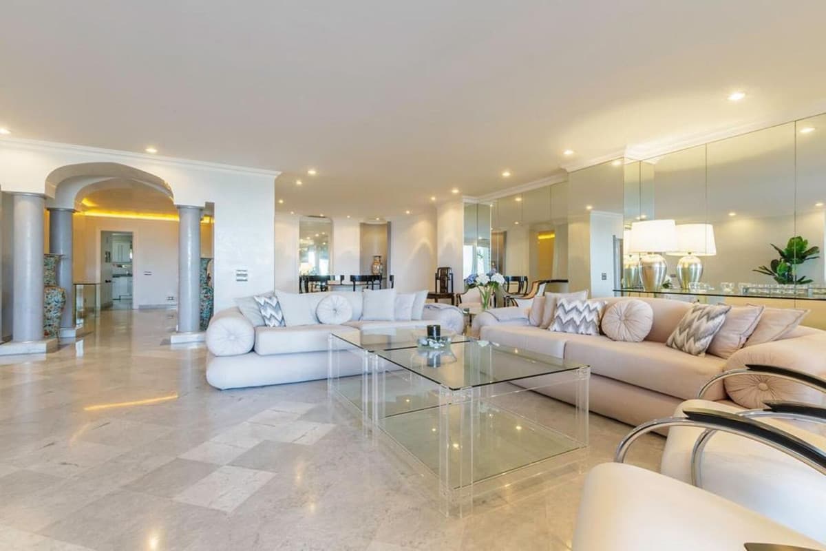 Middle Floor Apartment in Puerto Banús — photo 7 of 10