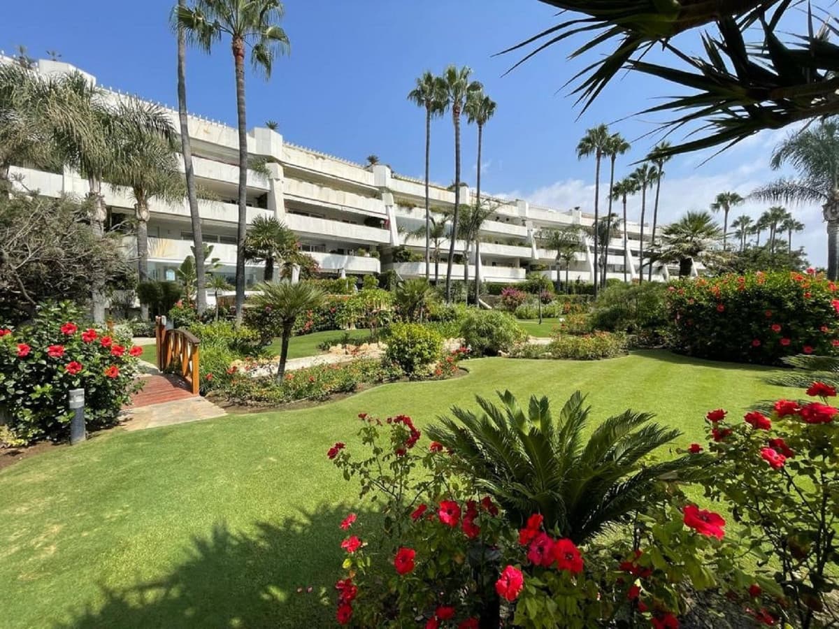 Middle Floor Apartment in Puerto Banús — photo 1 of 10