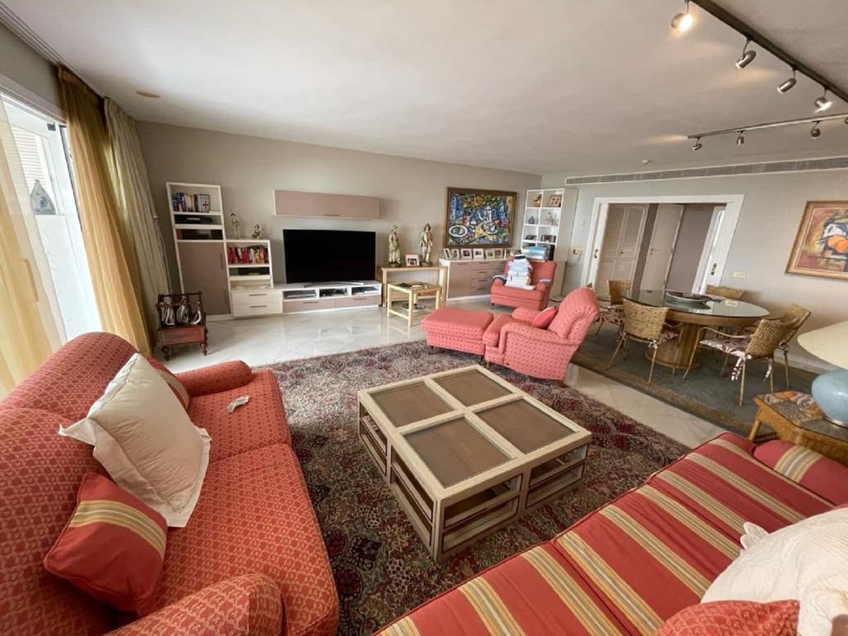 Middle Floor Apartment in Puerto Banús — photo 8 of 10