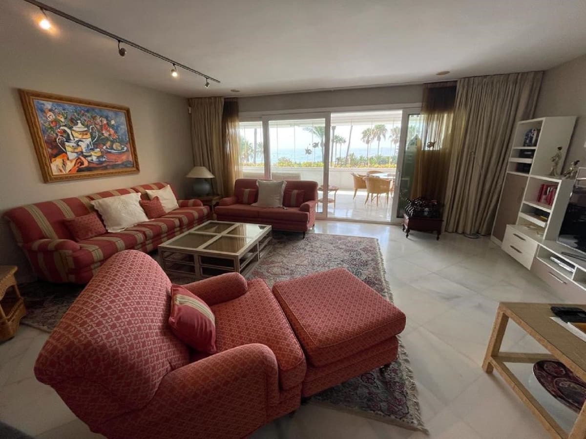 Middle Floor Apartment in Puerto Banús — photo 9 of 10