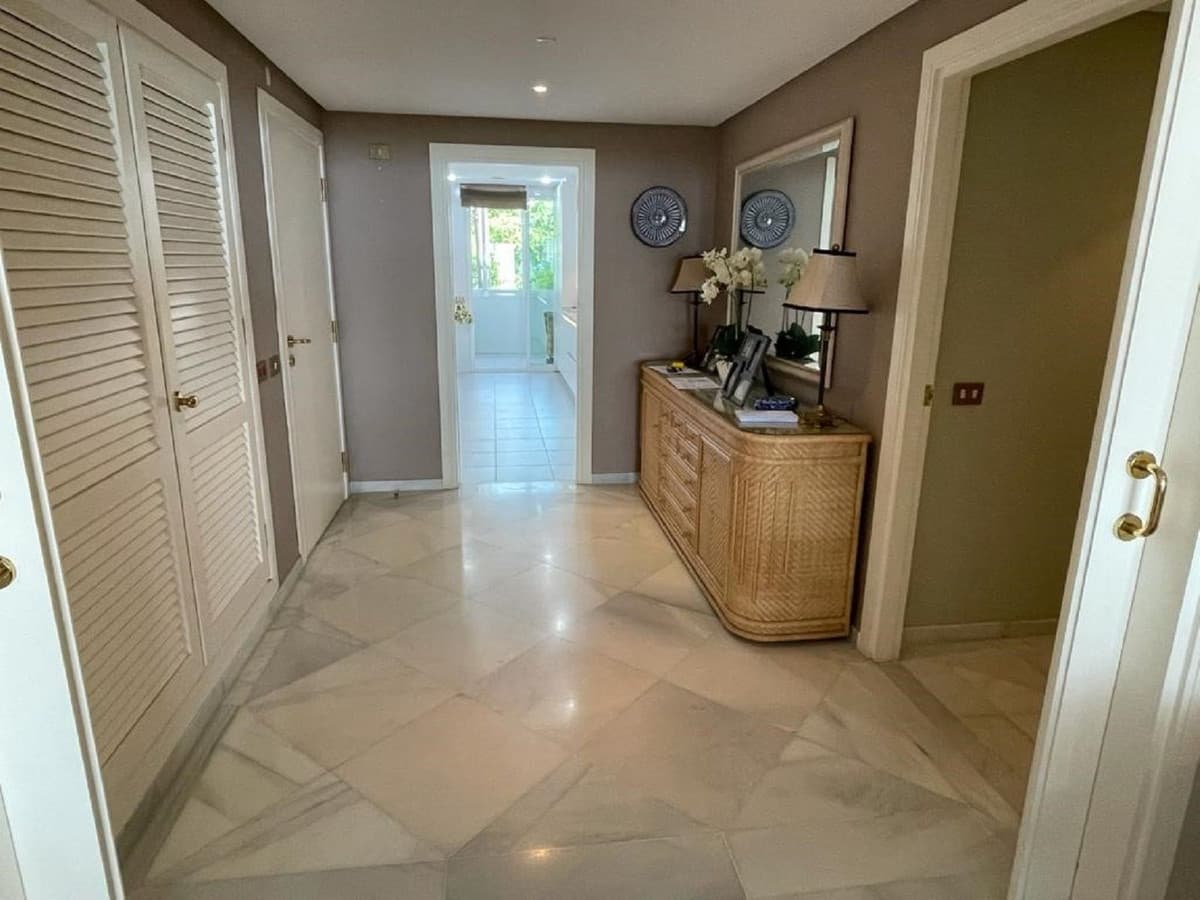 Middle Floor Apartment in Puerto Banús — photo 10 of 10