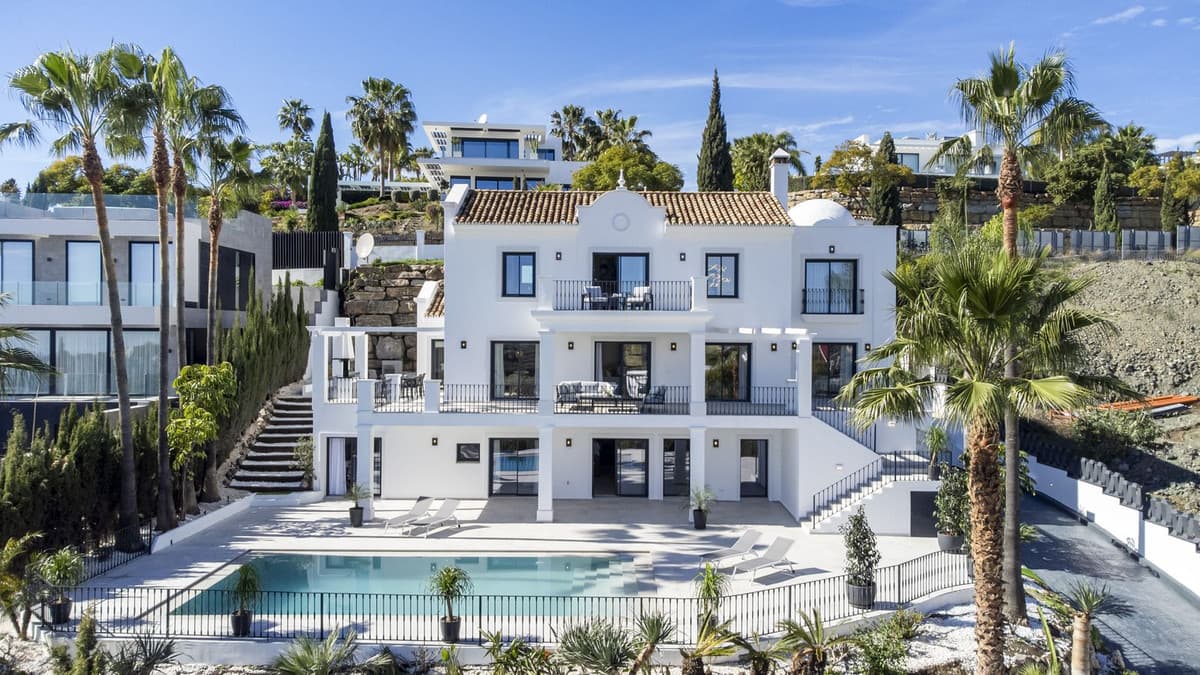 Detached Villa in Los Flamingos — photo 1 of 10