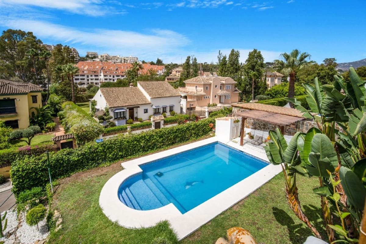 Detached Villa in Nueva Andalucía — photo 2 of 10