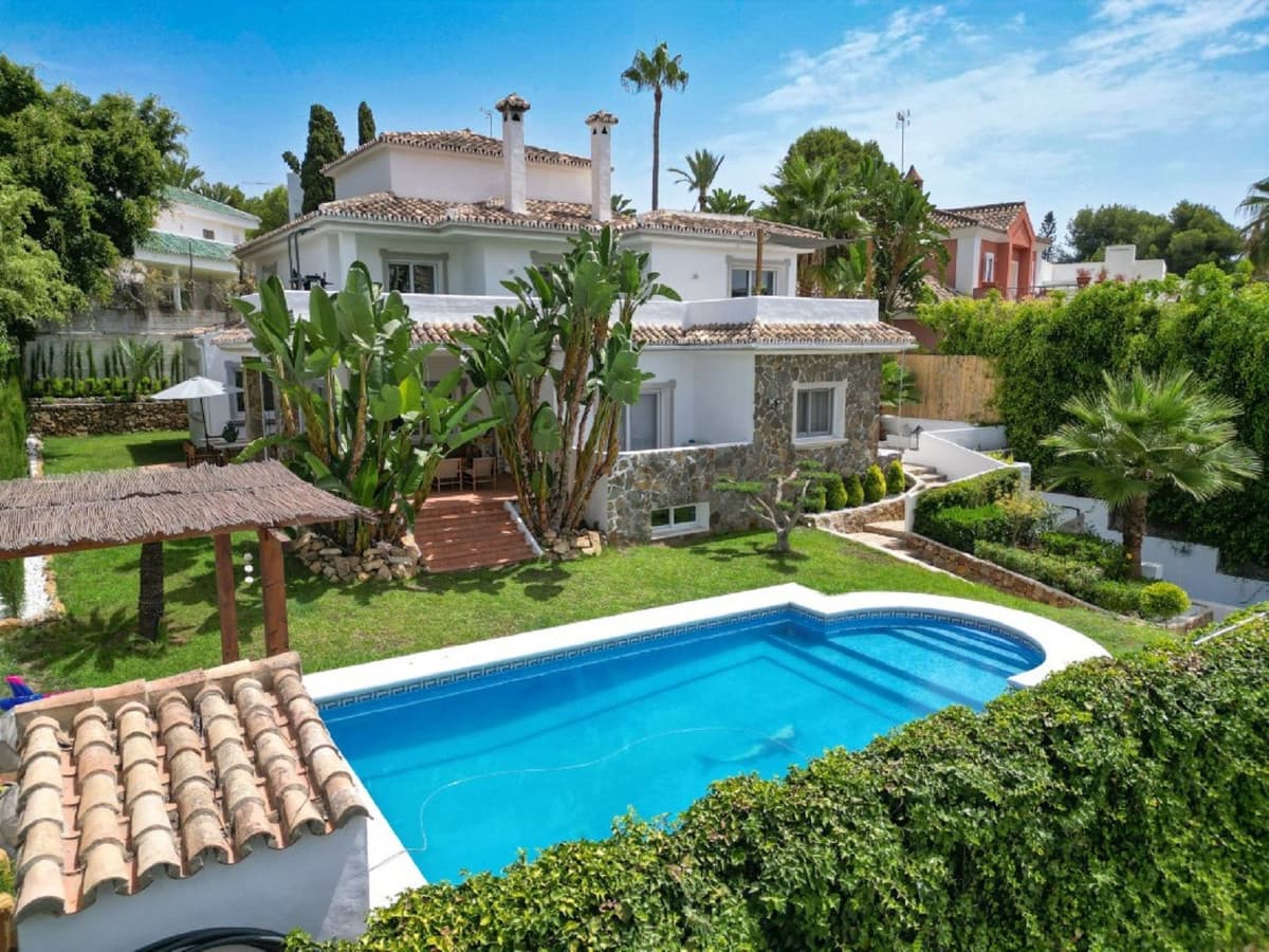 Detached Villa in Nueva Andalucía — photo 3 of 10
