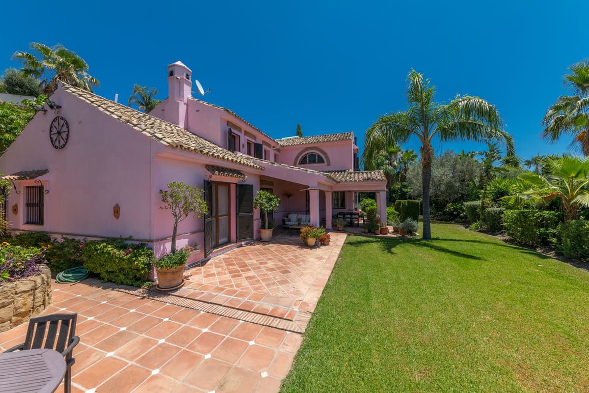 Detached Villa in Benahavís — photo 3 of 10