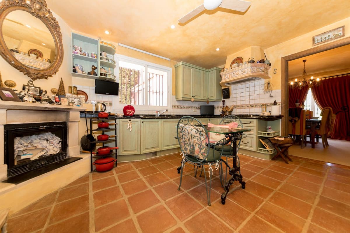 Detached Villa in Benahavís — photo 9 of 10