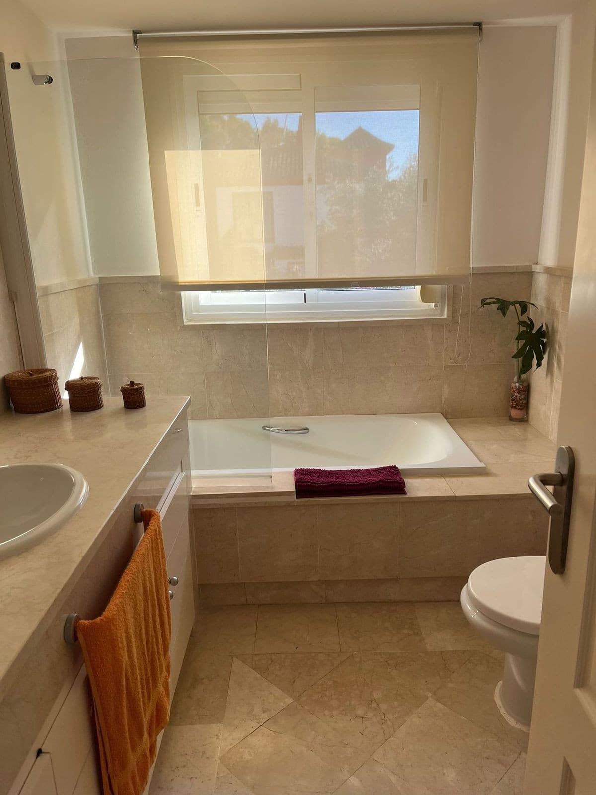 Detached Villa in La Duquesa — photo 8 of 13