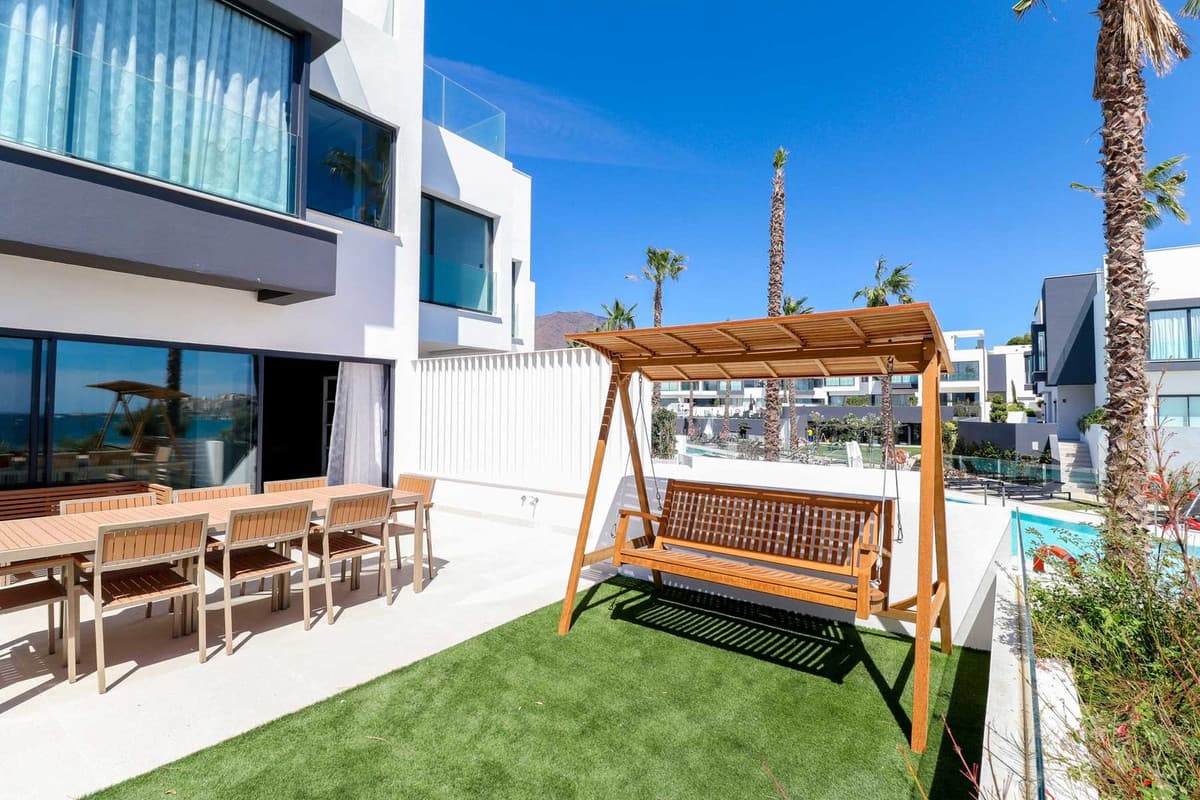 Townhouse in Estepona — photo 1 of 10