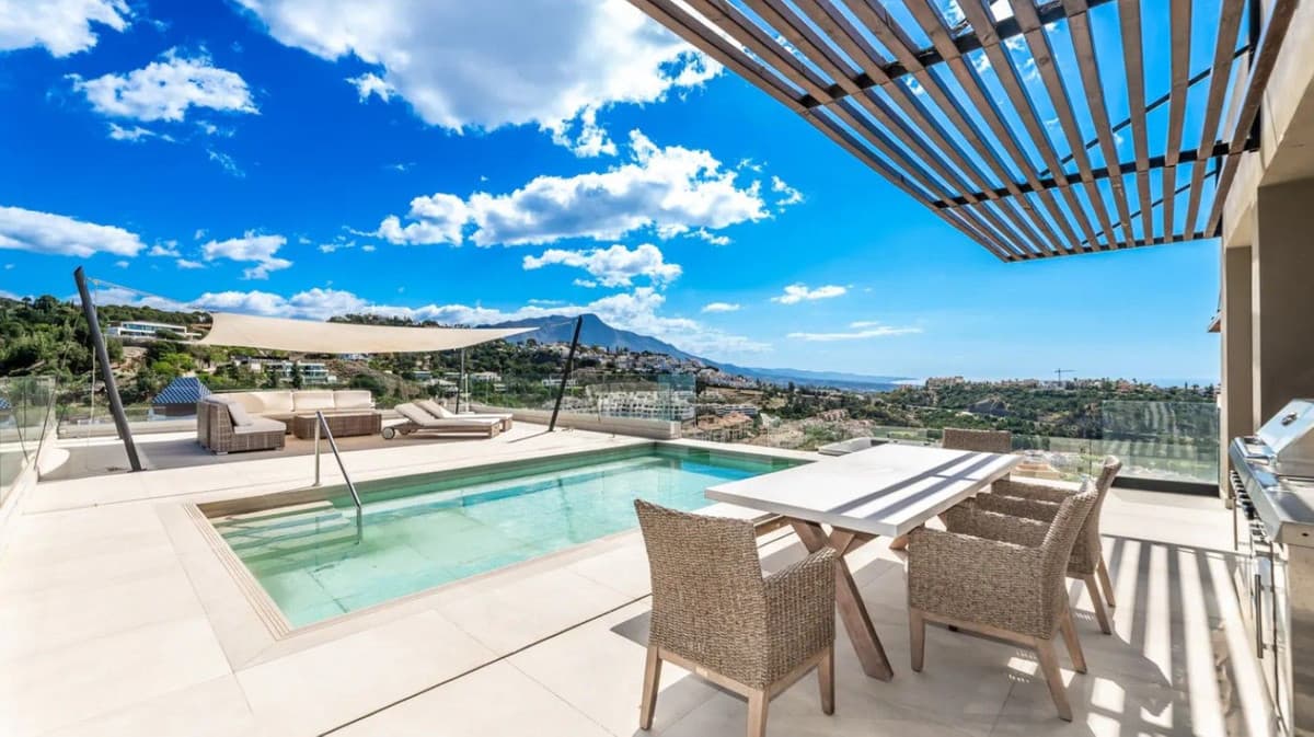 Detached Villa in Los Arqueros — photo 1 of 10