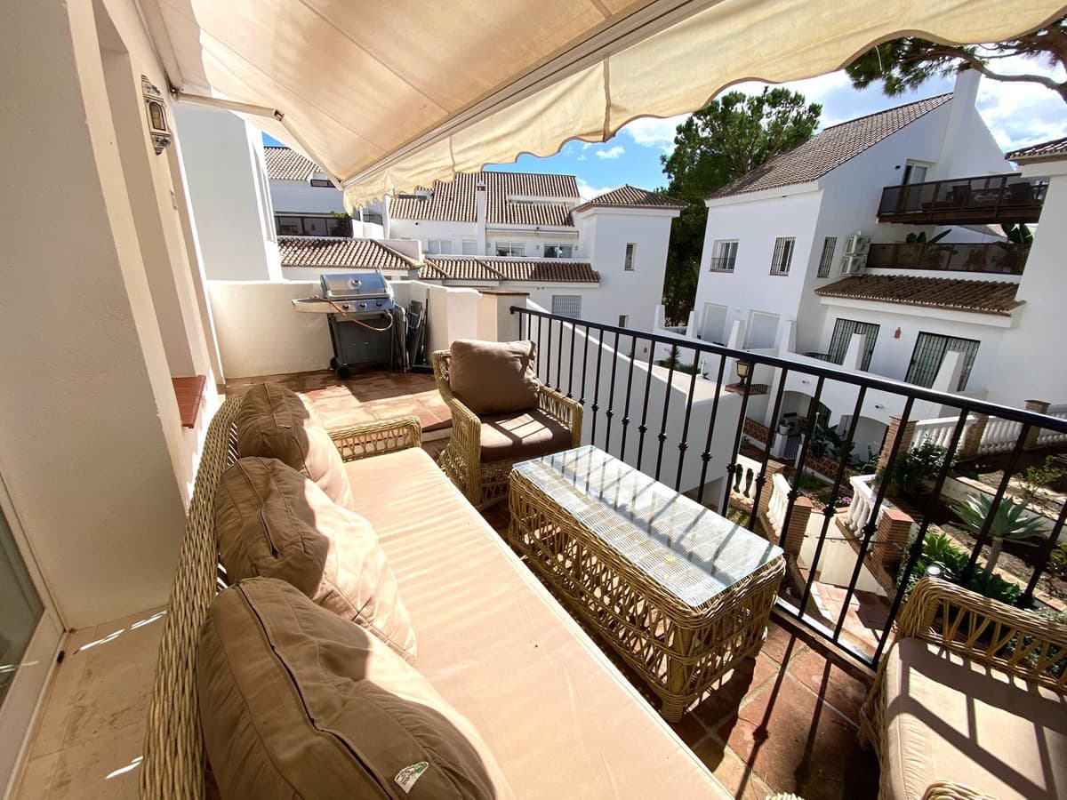 Top Floor Apartment in Aloha — photo 3 of 10