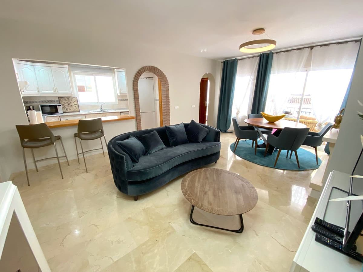 Top Floor Apartment in Aloha — photo 4 of 10