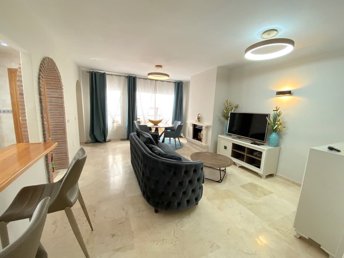 Top Floor Apartment in Aloha — photo 5 of 10