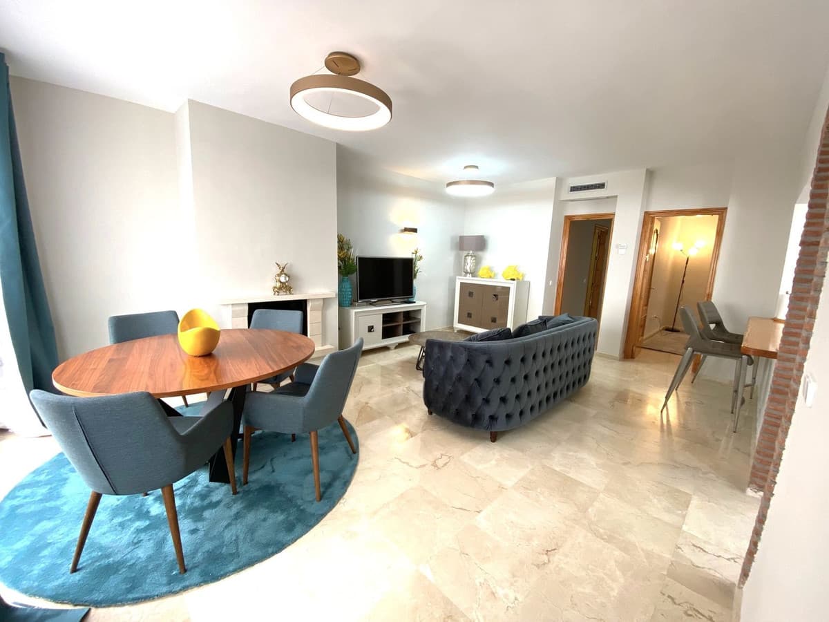Top Floor Apartment in Aloha — photo 6 of 10