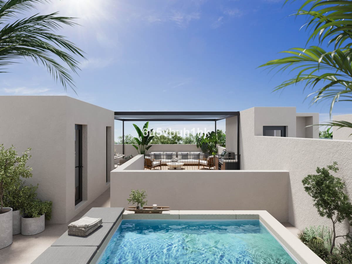 Townhouse in Pedregalejo — photo 1 of 10
