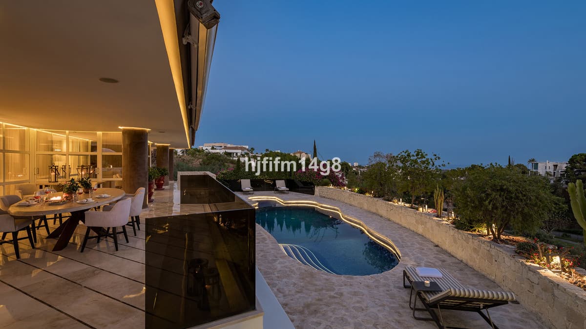 Detached Villa in La Quinta — photo 1 of 10