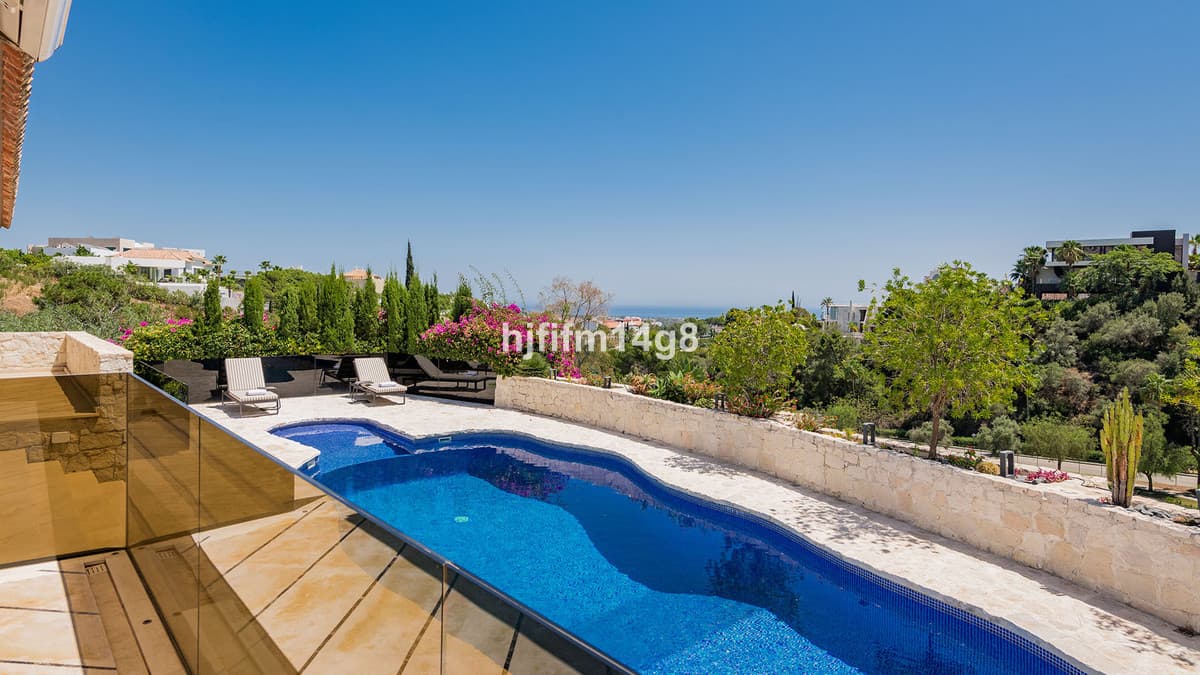 Detached Villa in La Quinta — photo 4 of 10