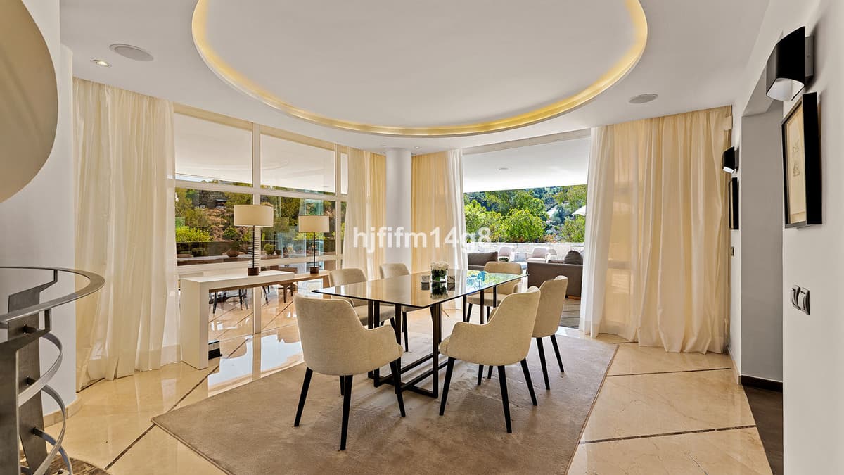 Detached Villa in La Quinta — photo 8 of 10