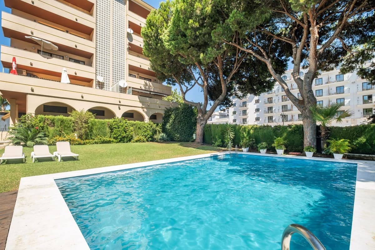 Middle Floor Apartment in Nueva Andalucía — photo 1 of 10