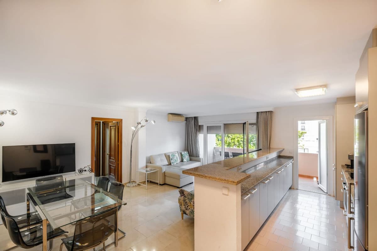 Middle Floor Apartment in Nueva Andalucía — photo 4 of 10