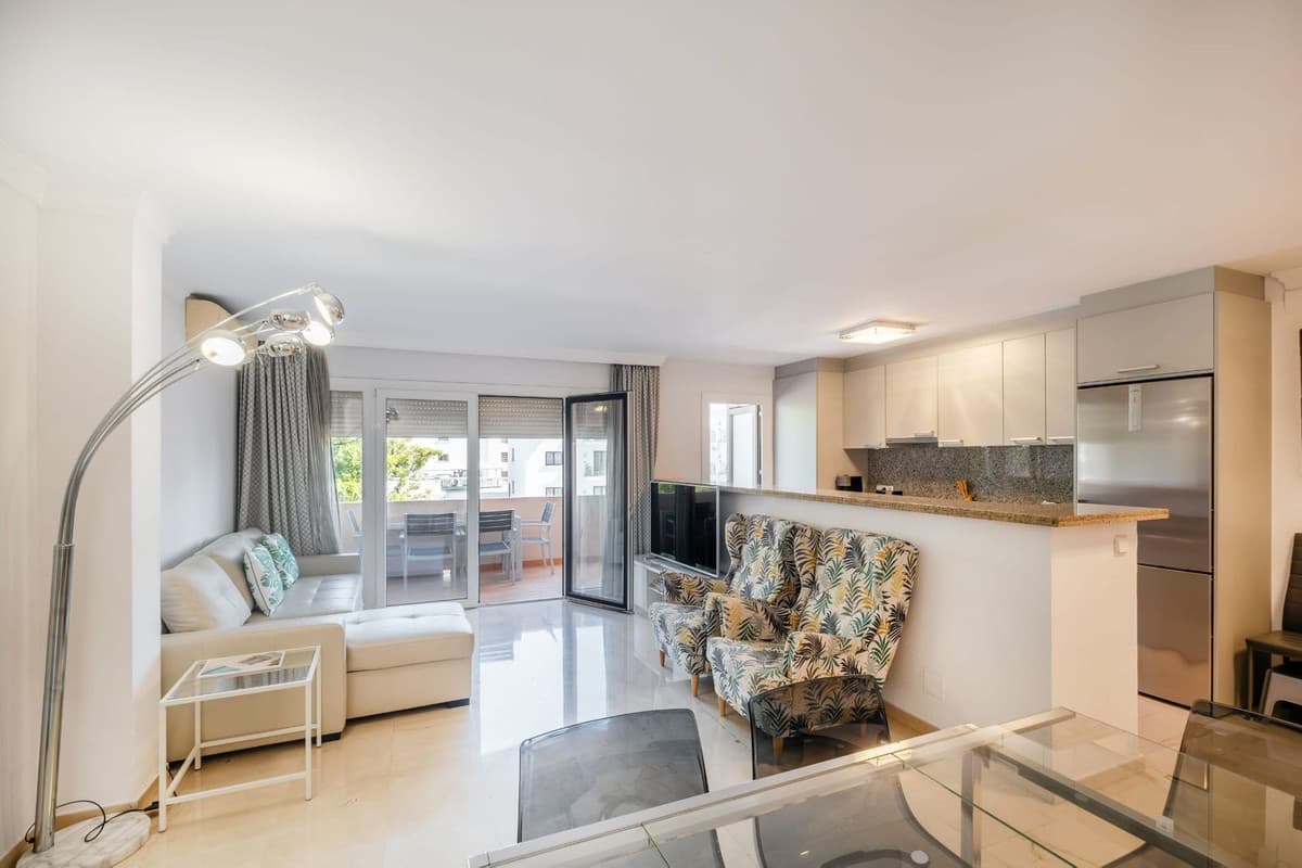 Middle Floor Apartment in Nueva Andalucía — photo 5 of 10