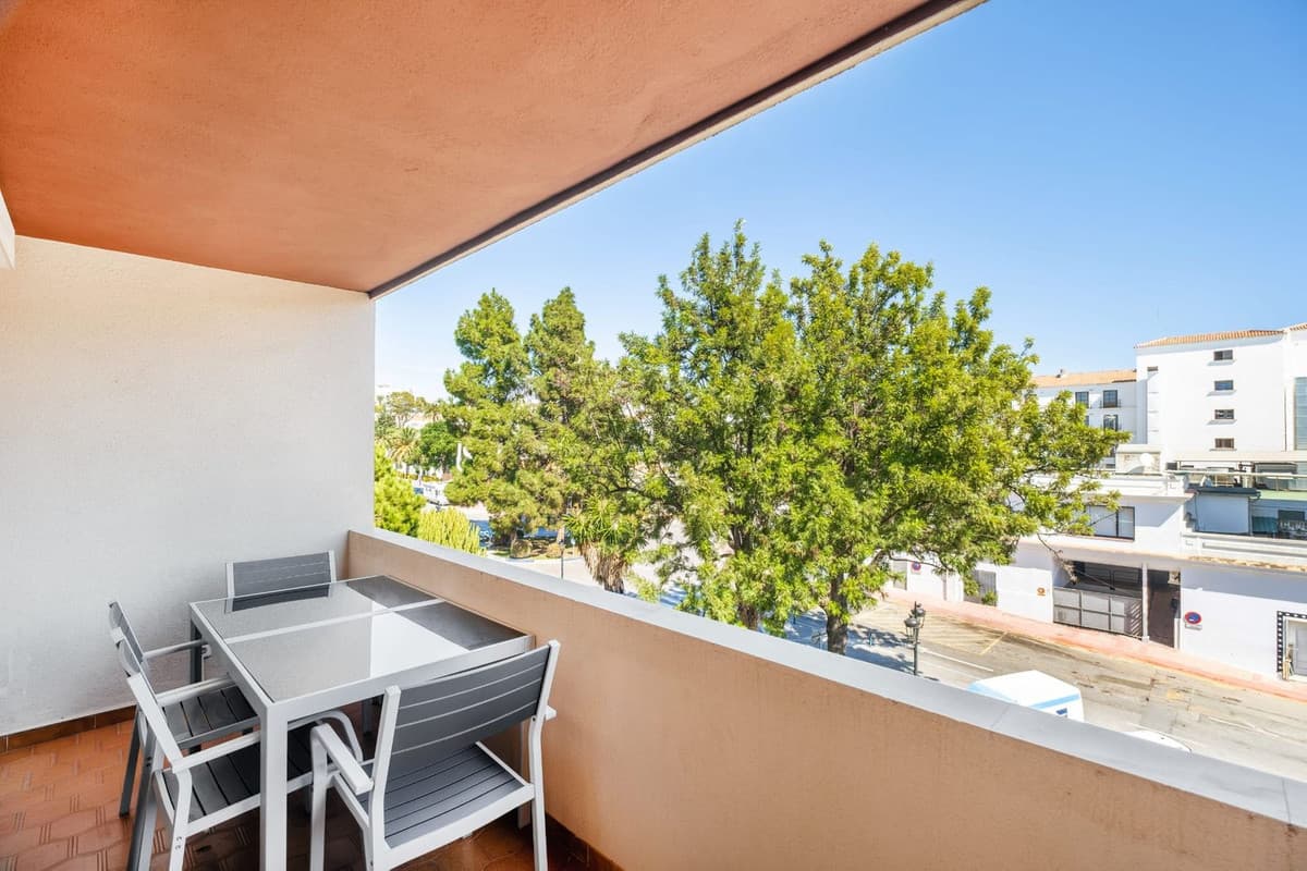 Middle Floor Apartment in Nueva Andalucía — photo 6 of 10