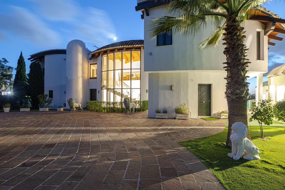 Detached Villa in Los Flamingos — photo 1 of 10