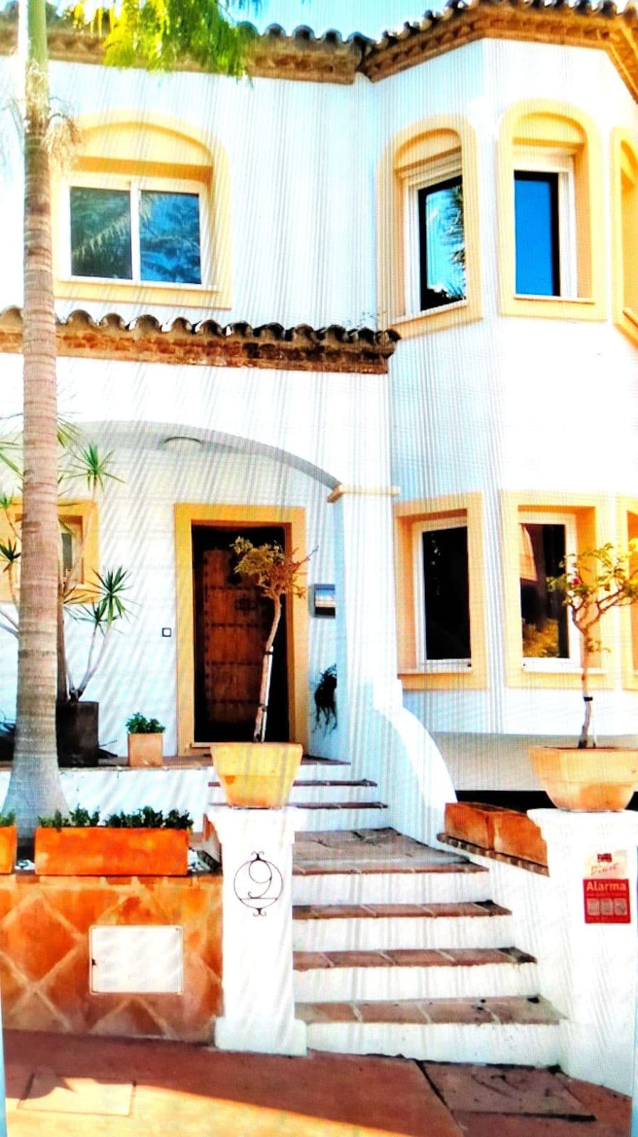 Semi-Detached House in Puerto Banús — photo 1 of 10