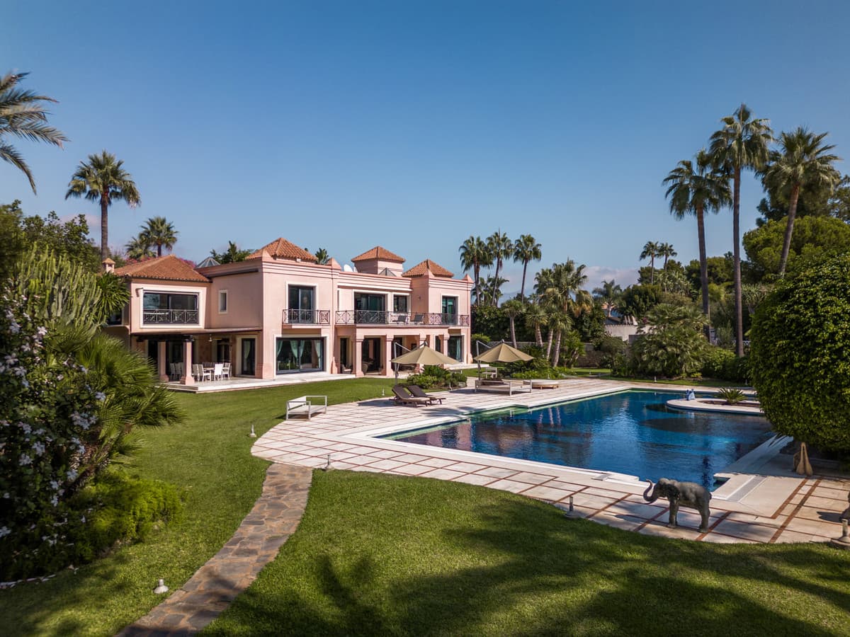 Detached Villa in Estepona — photo 1 of 10
