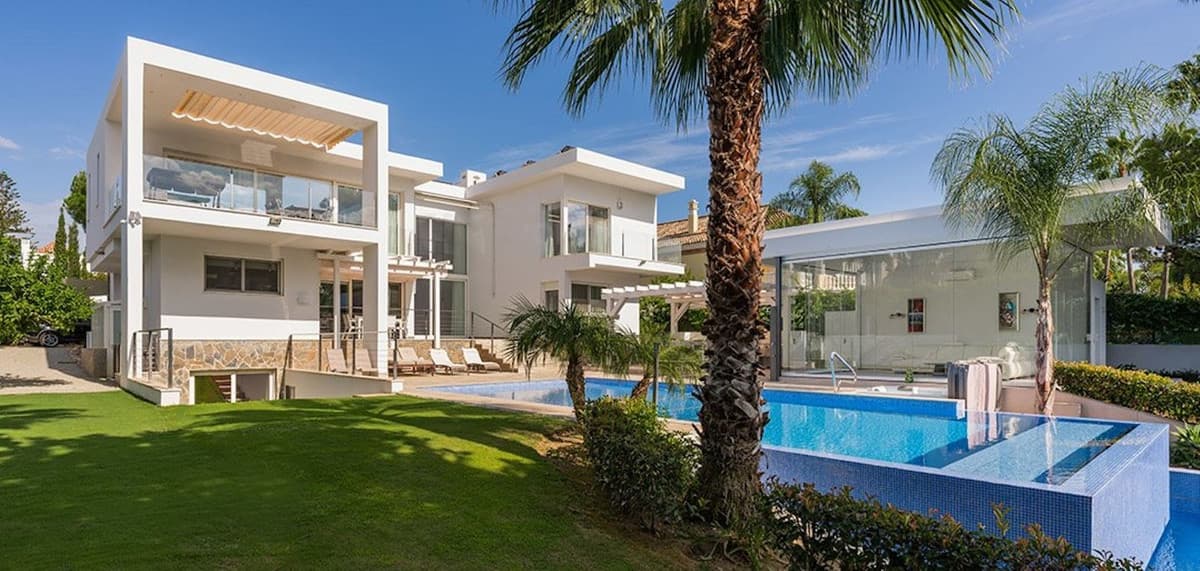 Detached Villa in Nueva Andalucía — photo 2 of 10