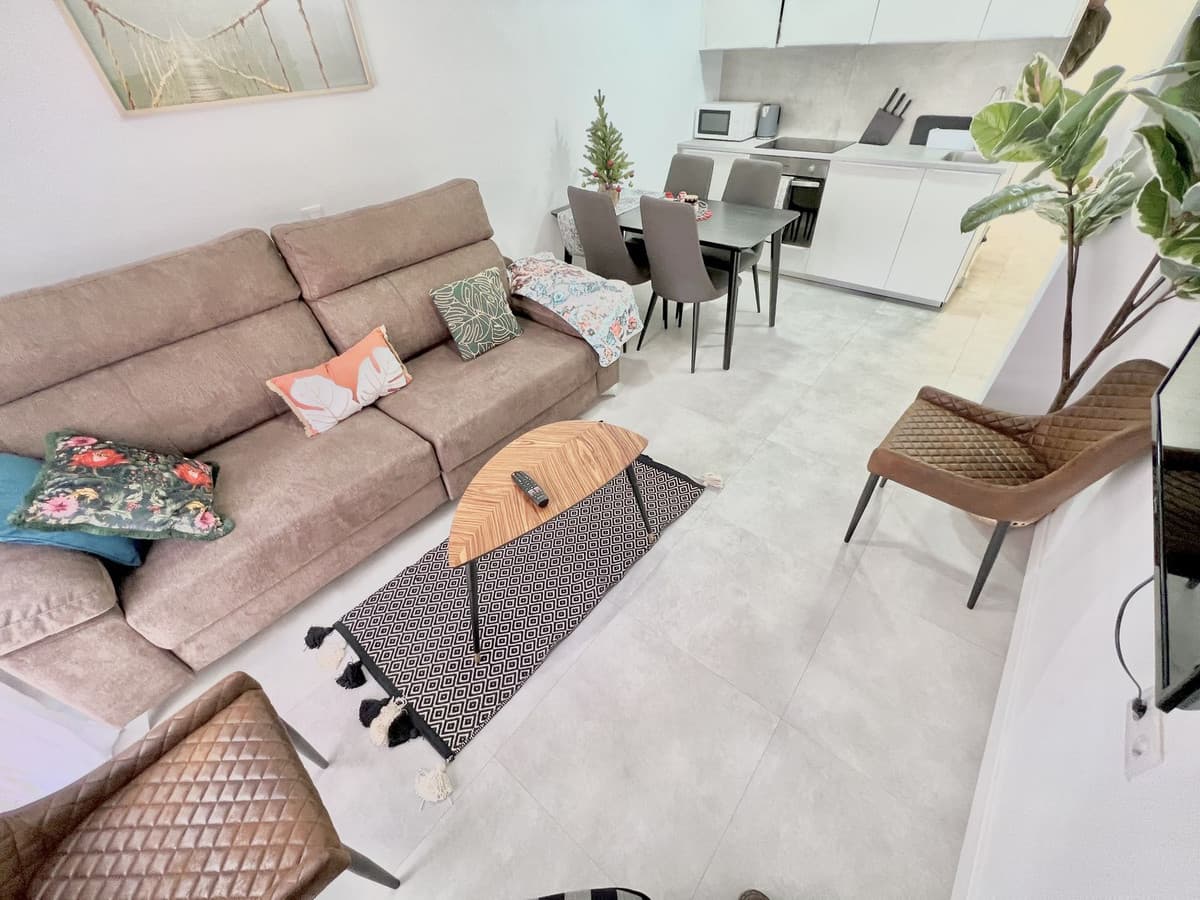 Middle Floor Apartment in Málaga — photo 5 of 10
