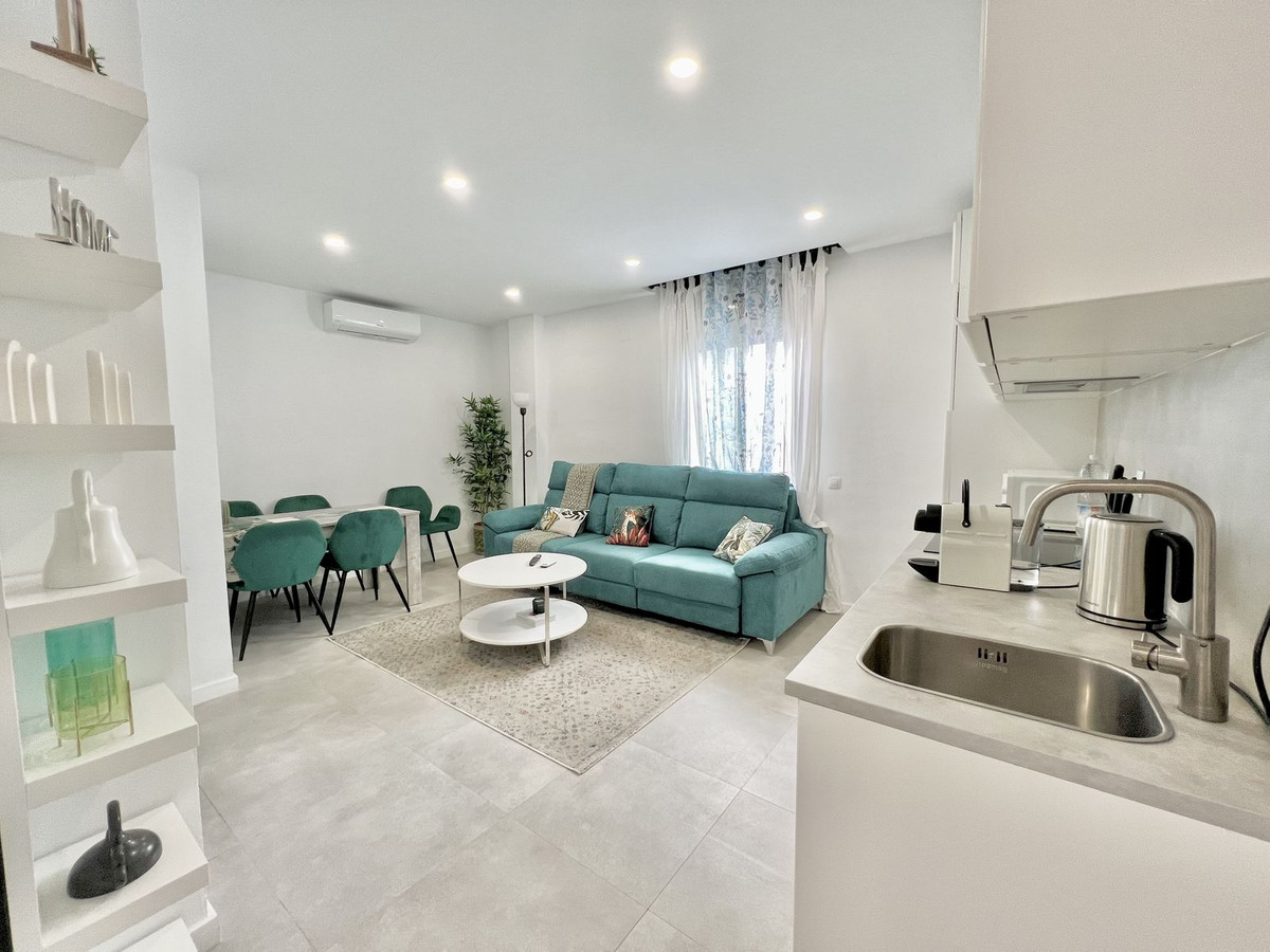 Middle Floor Apartment in Málaga — photo 10 of 10