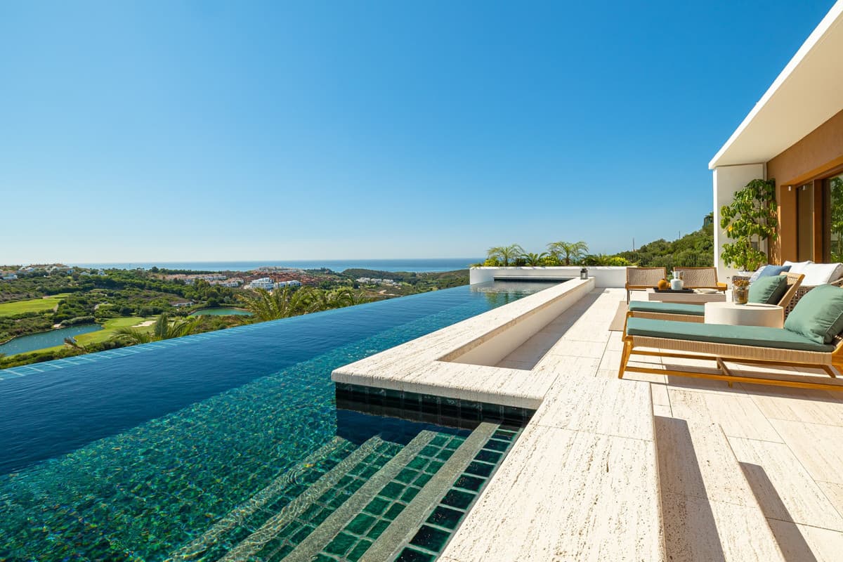 Detached Villa in Casares — photo 1 of 10