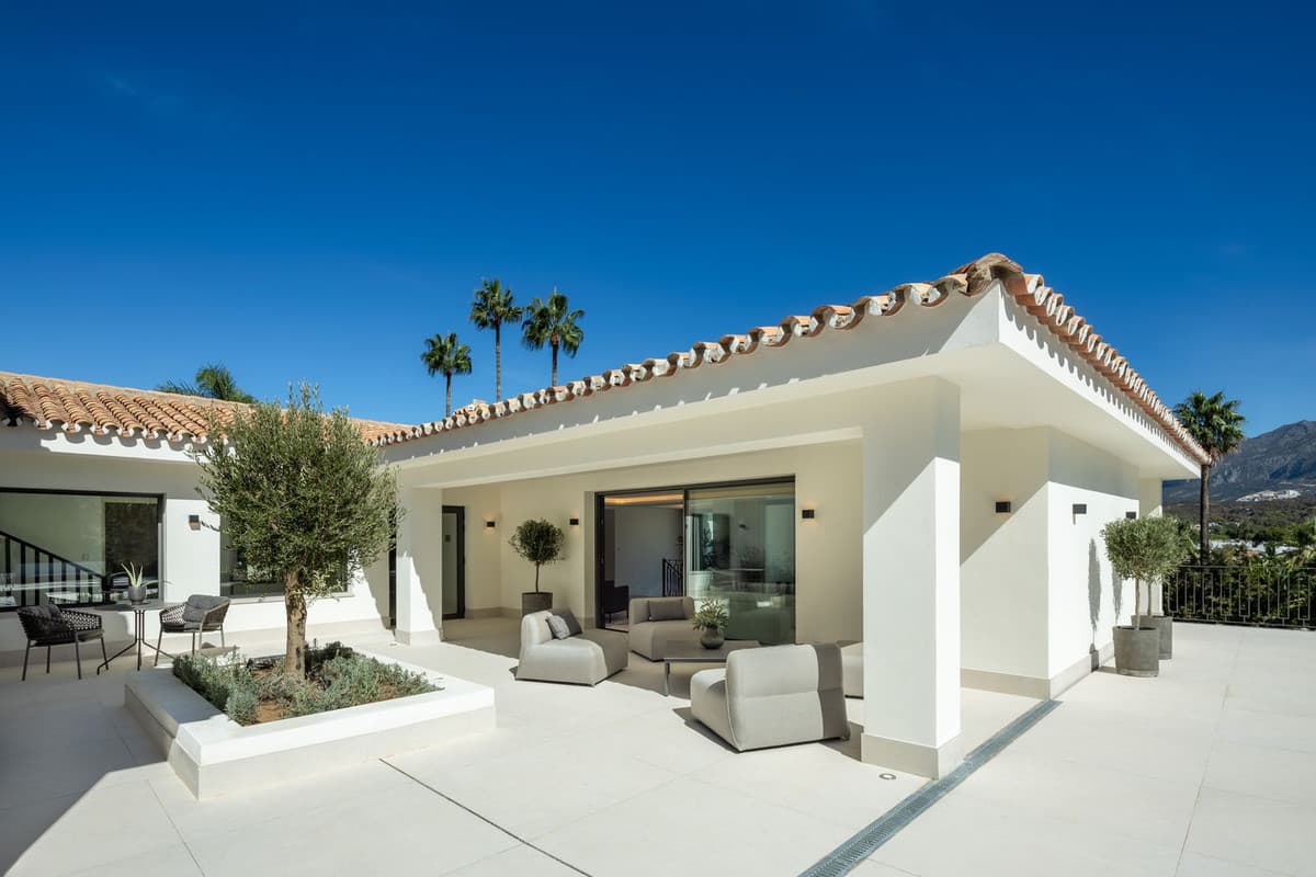 Detached Villa in Nueva Andalucía — photo 2 of 10