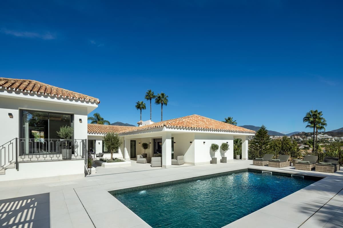 Detached Villa in Nueva Andalucía — photo 3 of 10