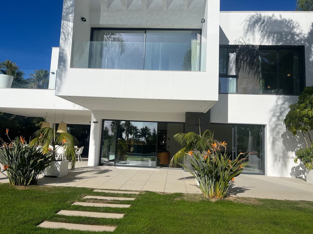 Detached Villa in Nagüeles — photo 3 of 10