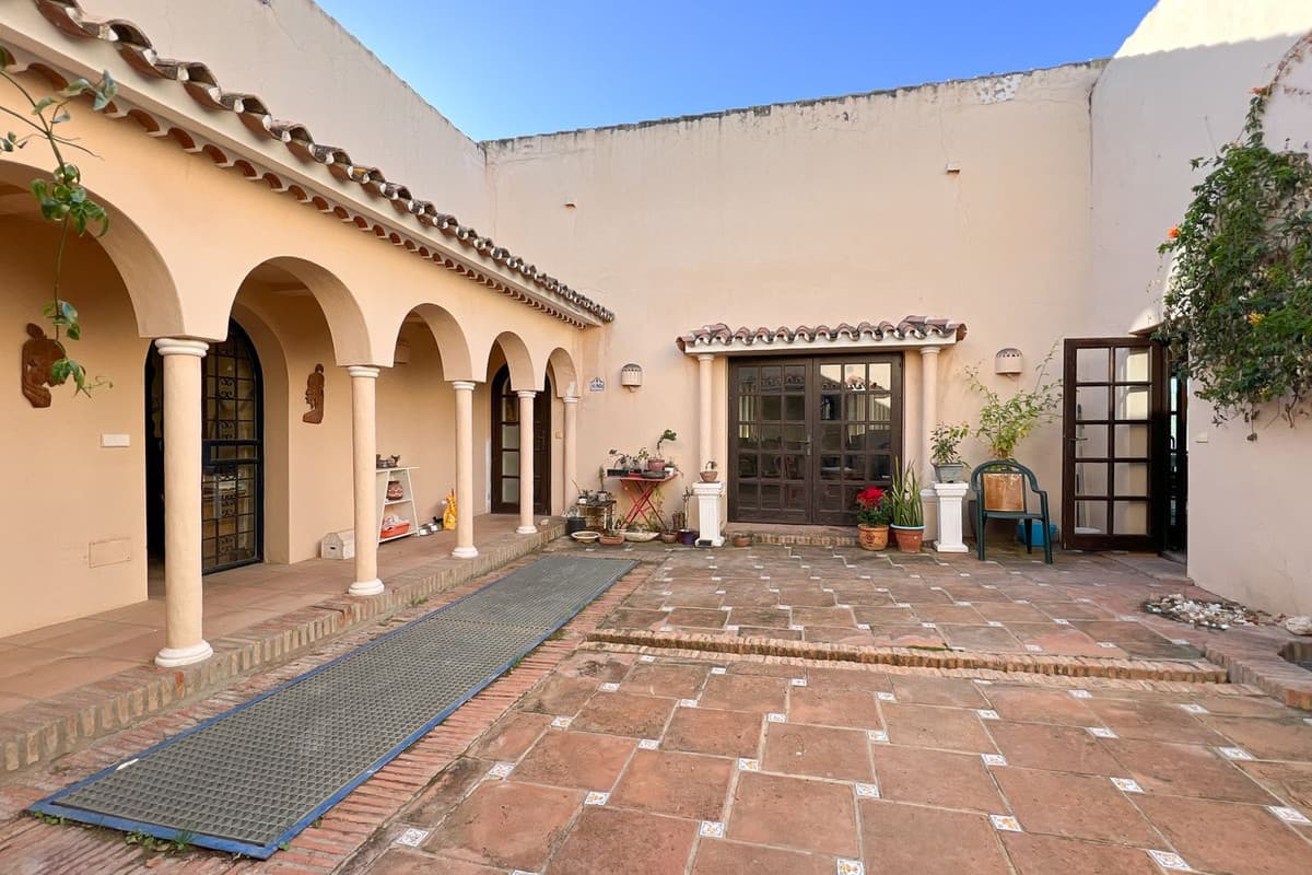 Detached Villa in Estepona — photo 5 of 10