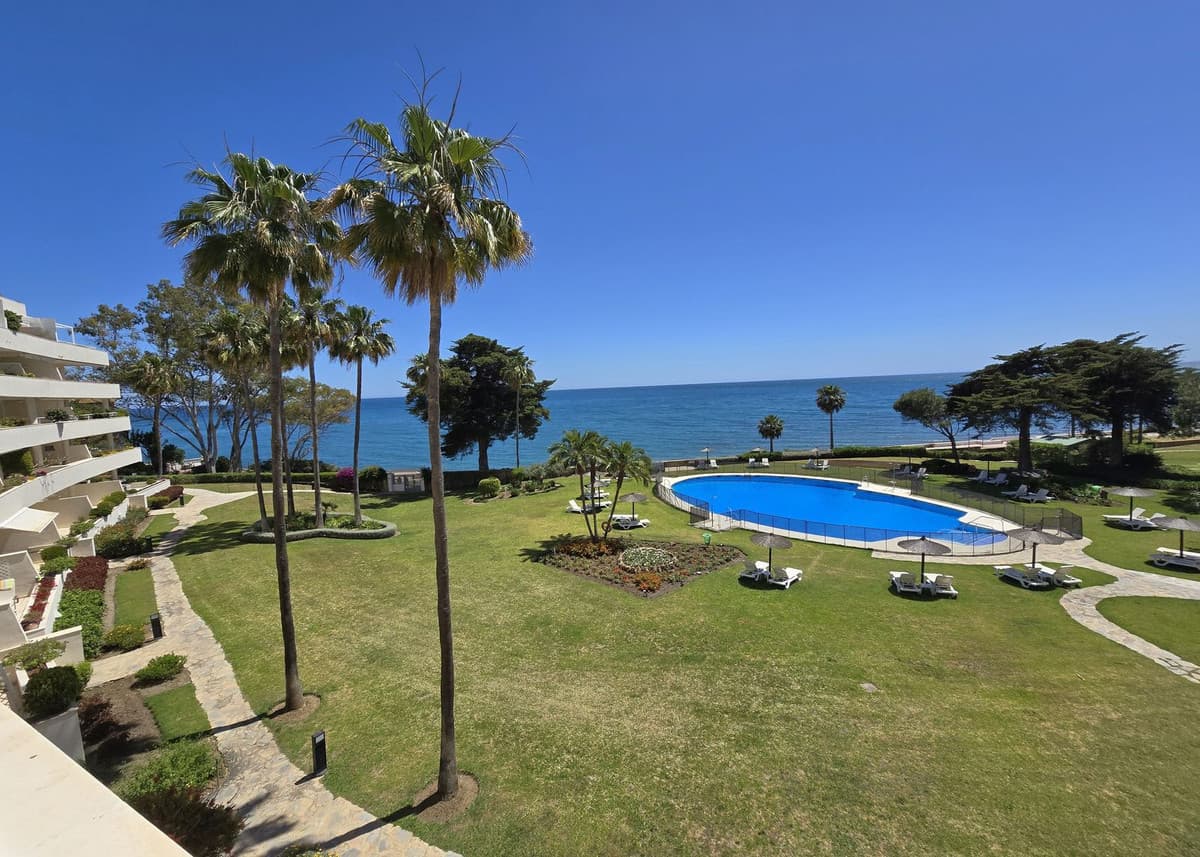Middle Floor Apartment in Estepona — photo 1 of 10