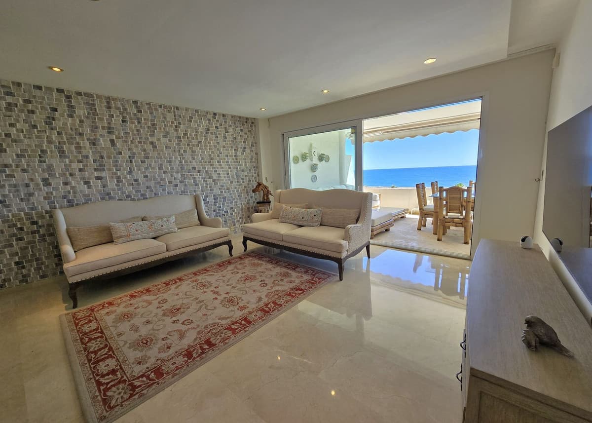Middle Floor Apartment in Estepona — photo 2 of 10
