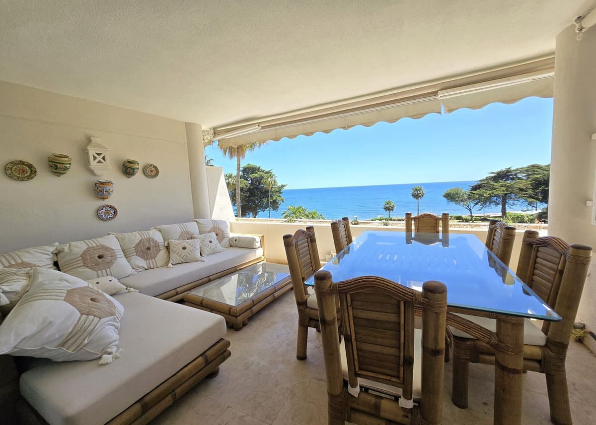 Middle Floor Apartment in Estepona — photo 3 of 10