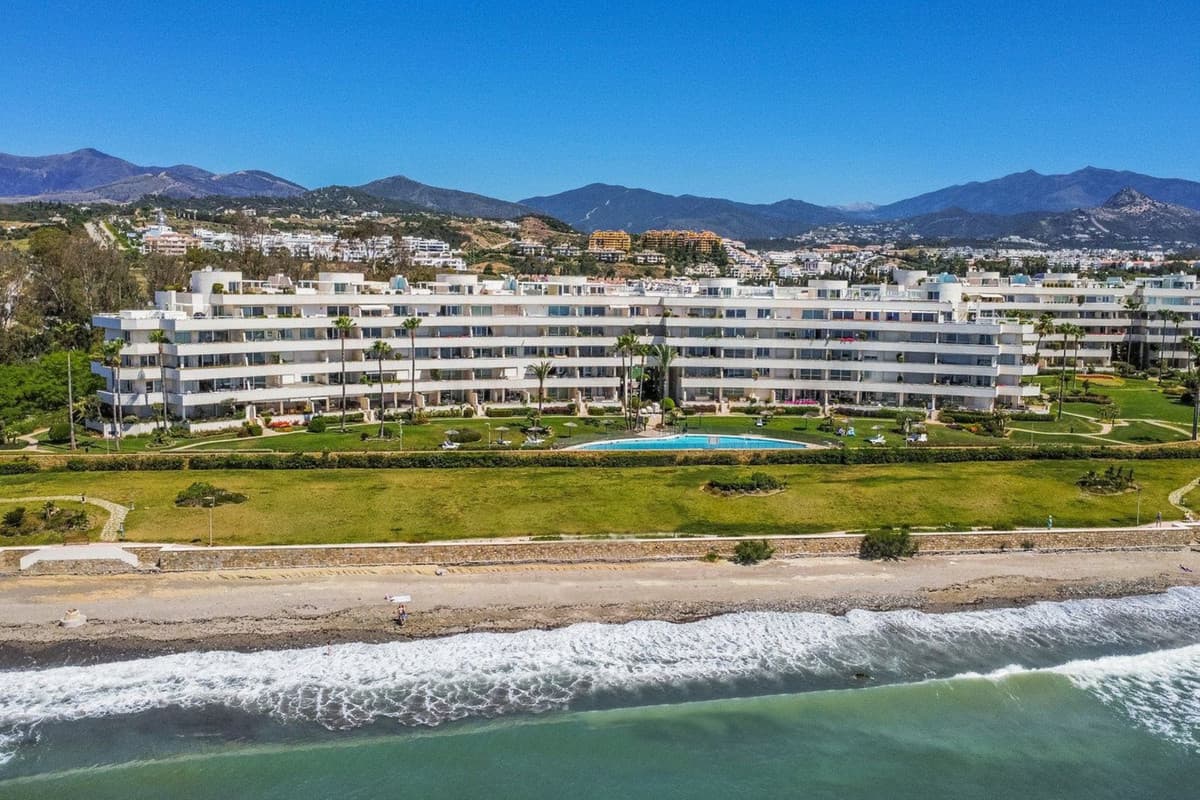 Middle Floor Apartment in Estepona — photo 4 of 10
