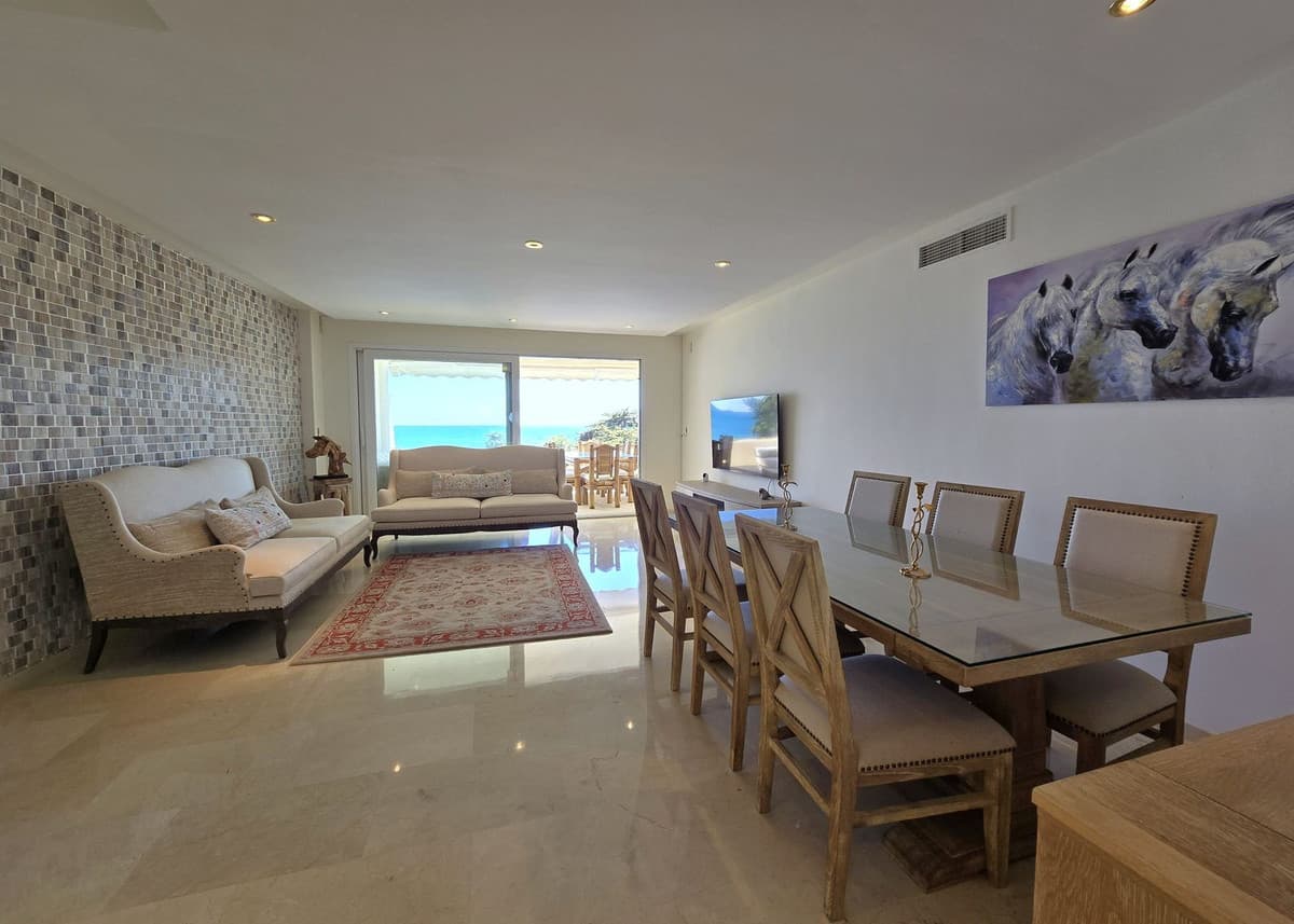 Middle Floor Apartment in Estepona — photo 6 of 10