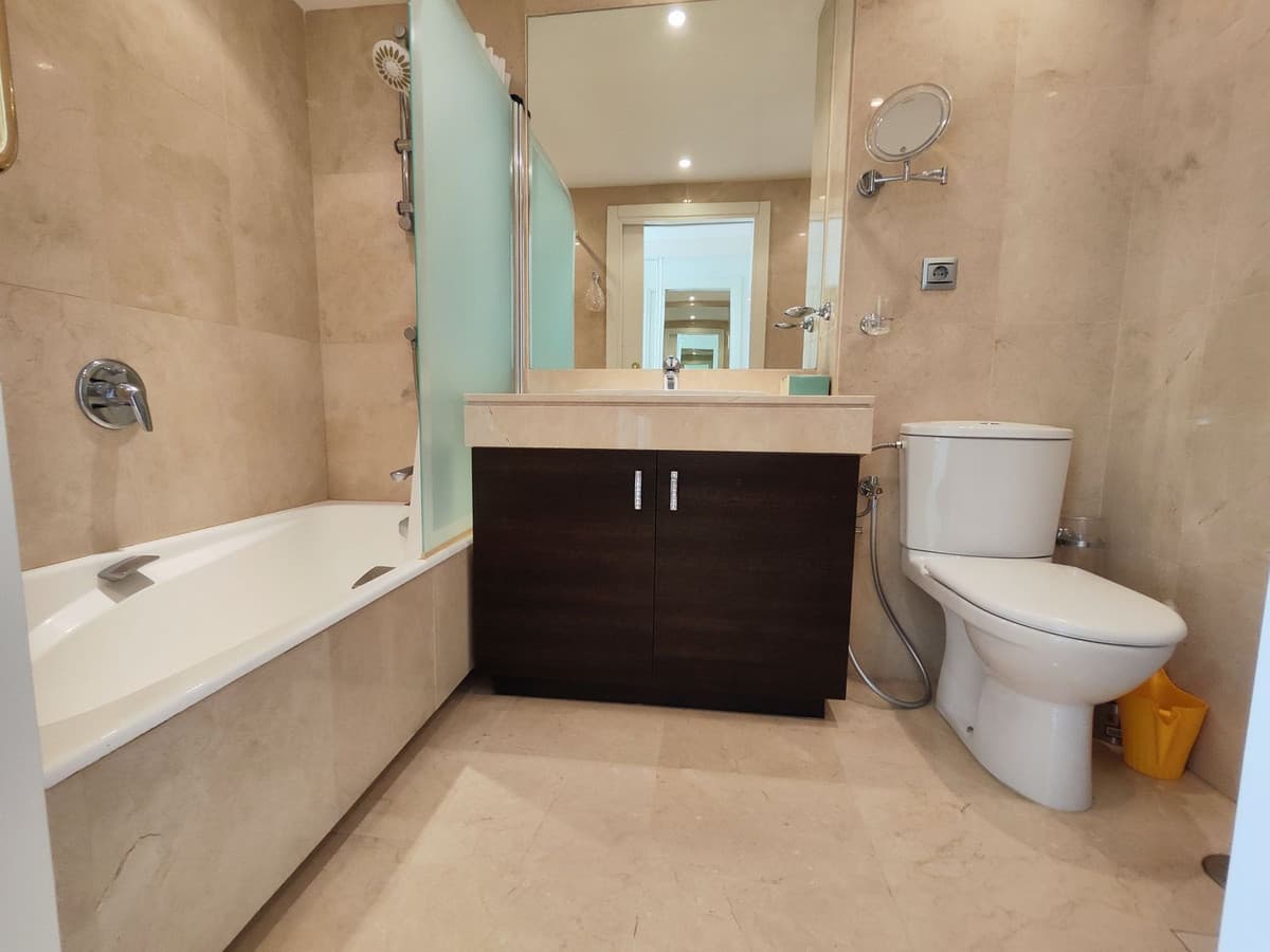Middle Floor Apartment in Estepona — photo 9 of 10