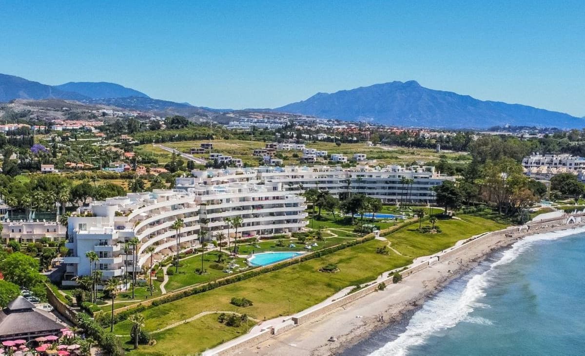 Middle Floor Apartment in Estepona — photo 10 of 10