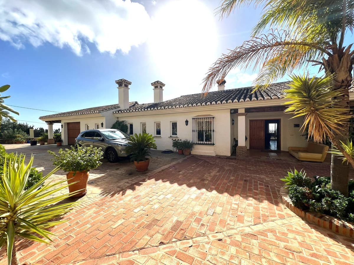Detached Villa in Mijas — photo 1 of 10